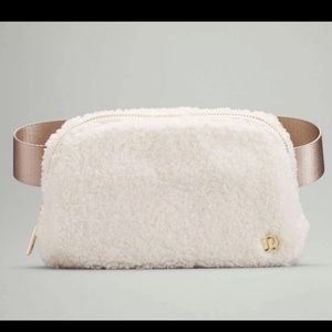 lululemon everywhere fleece belt bag - light ivory